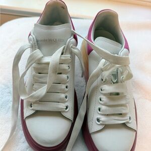 Alexander McQueen Women's Sneakers in White and Pink